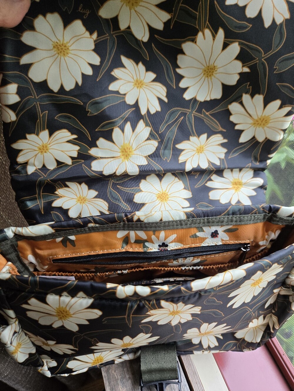 Lug Harness Crossbody in Autumn Daisies! - Picture 5 of 6